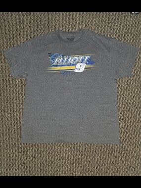Chase Authentics Gray Graphic Tee with Blue & Yellow Accent
